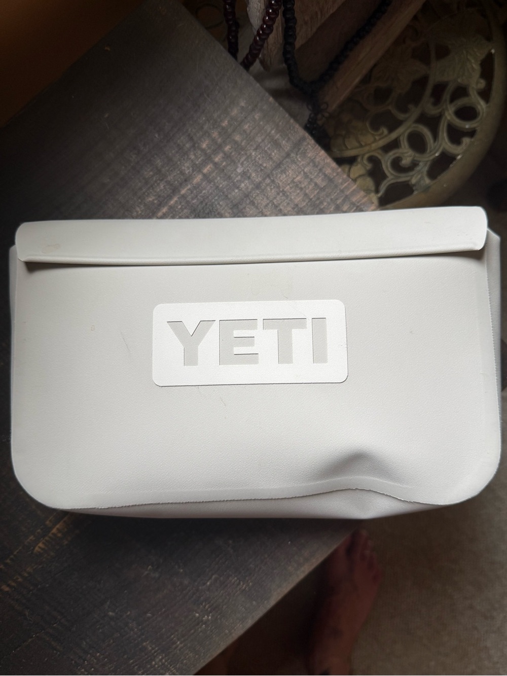 Yeti Grey 23 Soft Cooler Pouch with Raised Logo belt bag/waterproof used once!